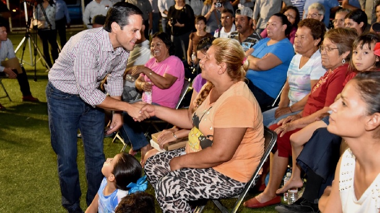 ECOS de la Noticia - Pone Maloro Acosta Manos a la Obra en colonia ...
